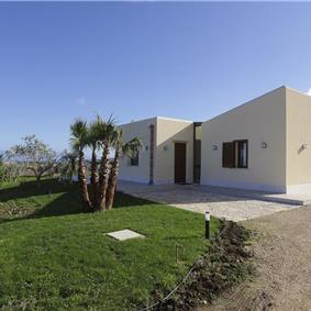 2 bedroom villa with pool and jacuzzi in Scopello, sleeps 6